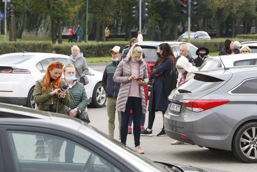 Klaipėdoje rinkėjai skubėjo balsuoti iš anksto: eilėje teko laukti apie pusvalandį