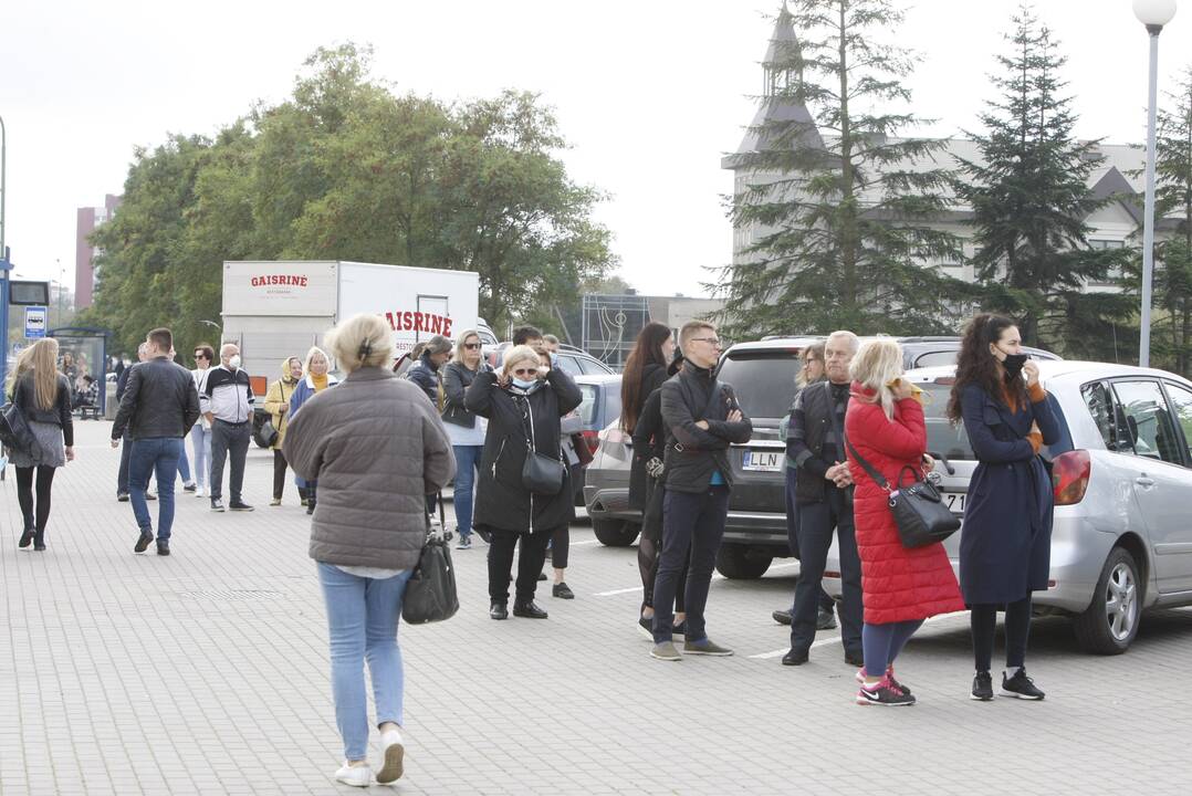 Klaipėdoje rinkėjai skubėjo balsuoti iš anksto: eilėje teko laukti apie pusvalandį