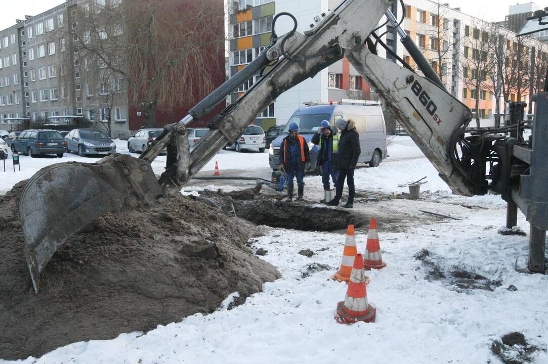 Vandentiekio avarija Naujakiemio gatvėje