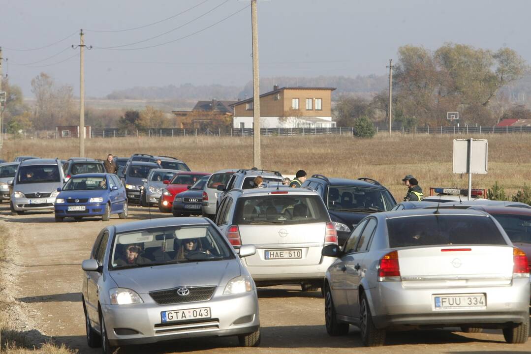 Klaipėdiečiai lankė artimųjų kapus