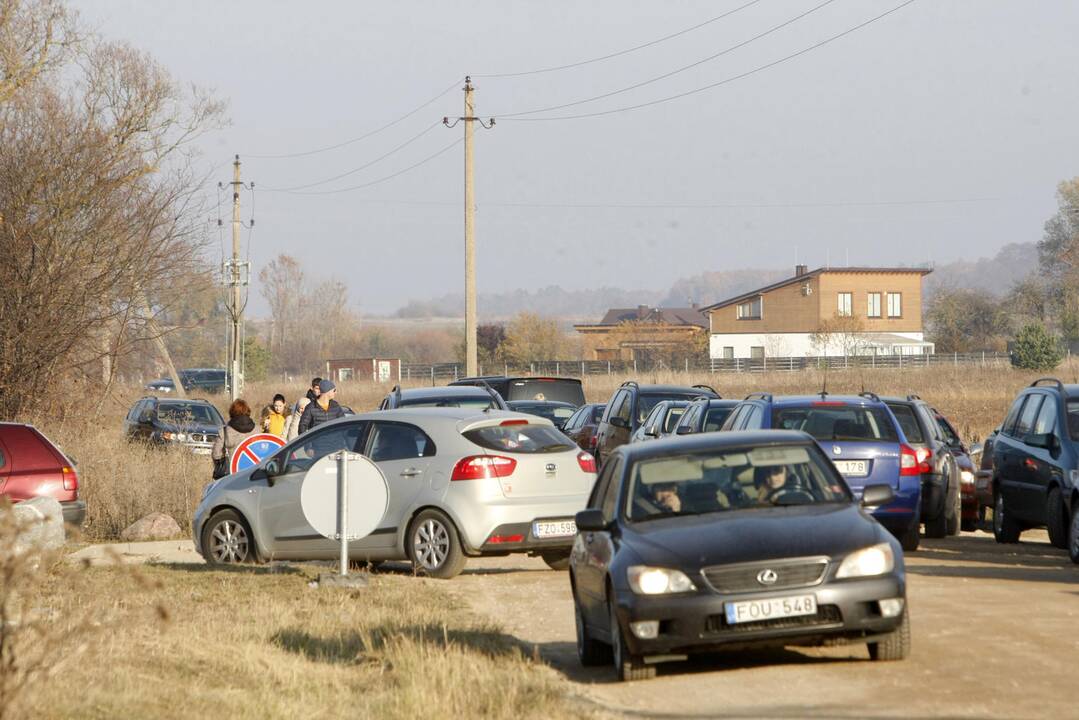 Klaipėdiečiai lankė artimųjų kapus