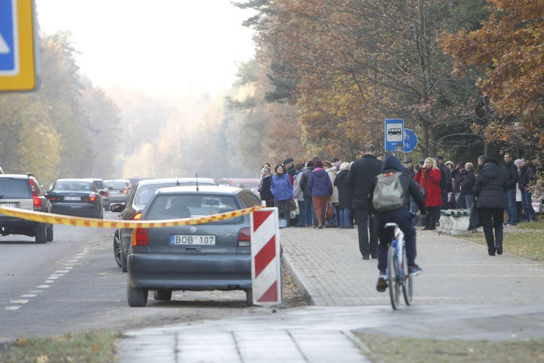 Klaipėdiečiai lankė artimųjų kapus