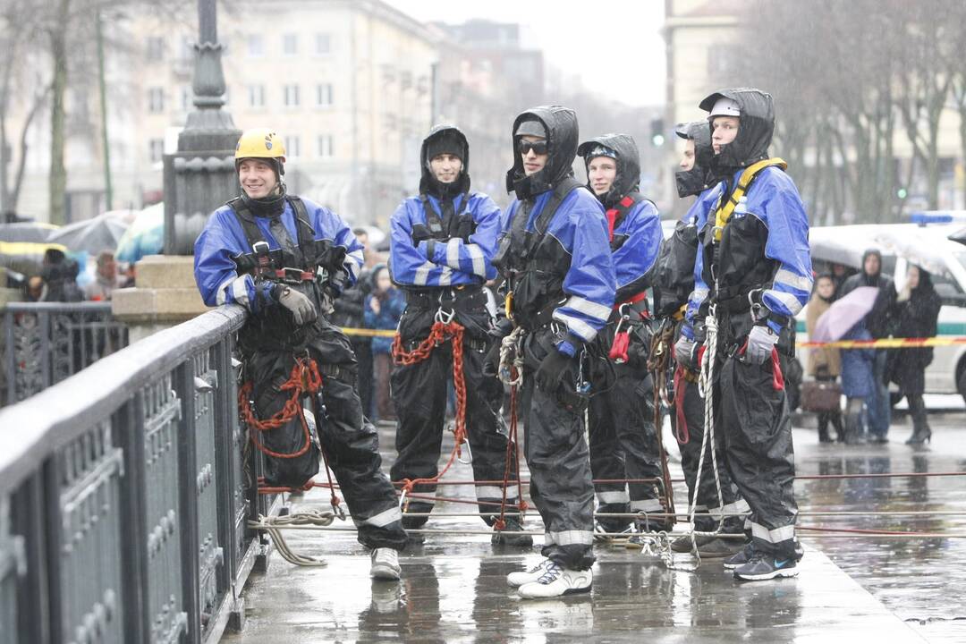 „Meridiano“ grįžimą sutrikdė tilto pakėlimas