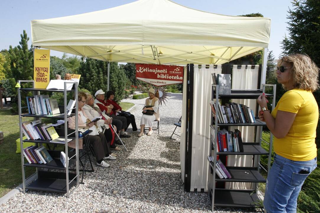 Klaipėdos botanikos sode - laisvi poezijos skaitymai