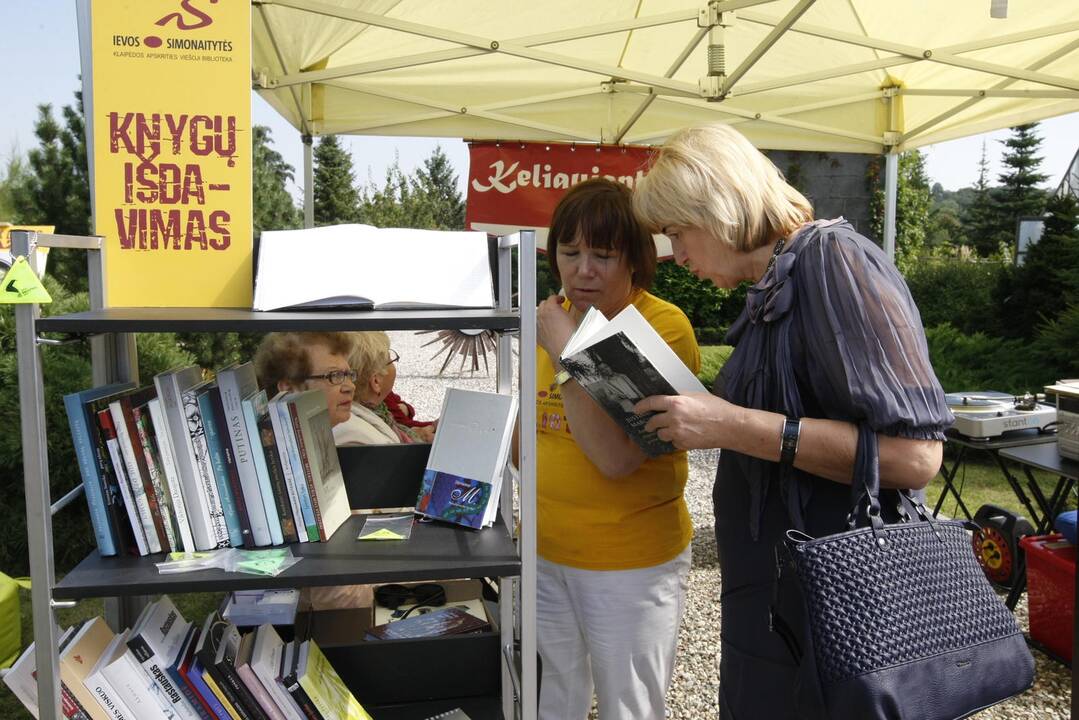 Klaipėdos botanikos sode - laisvi poezijos skaitymai