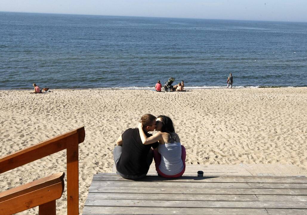 Atšilo, o paplūdimiuose nebeliko gelbėtojų postų