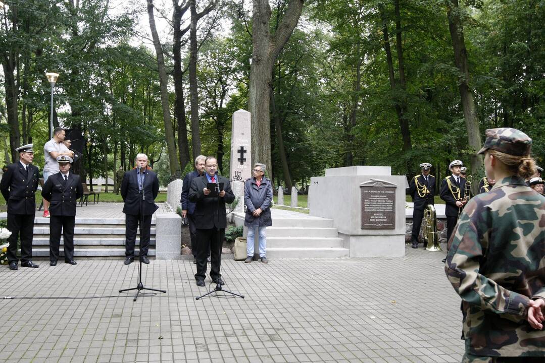 Atnaujintas paminklas 1923 metų žuvusiems sukilimo dalyviams atminti