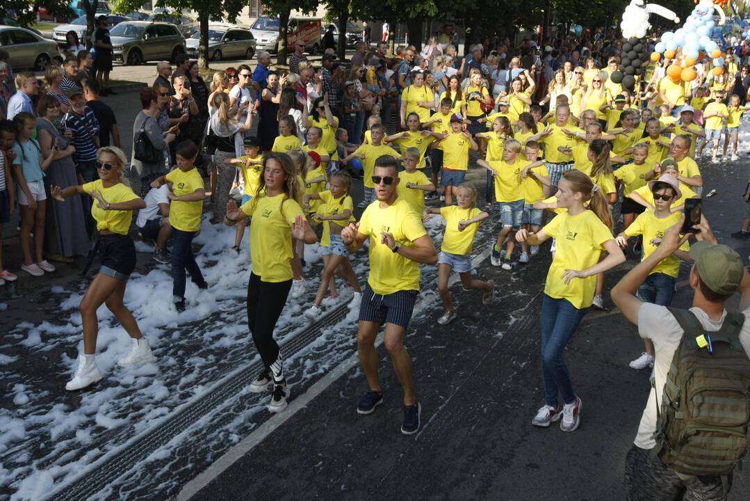 Jūros šventės eitynėse – spalvų paradas