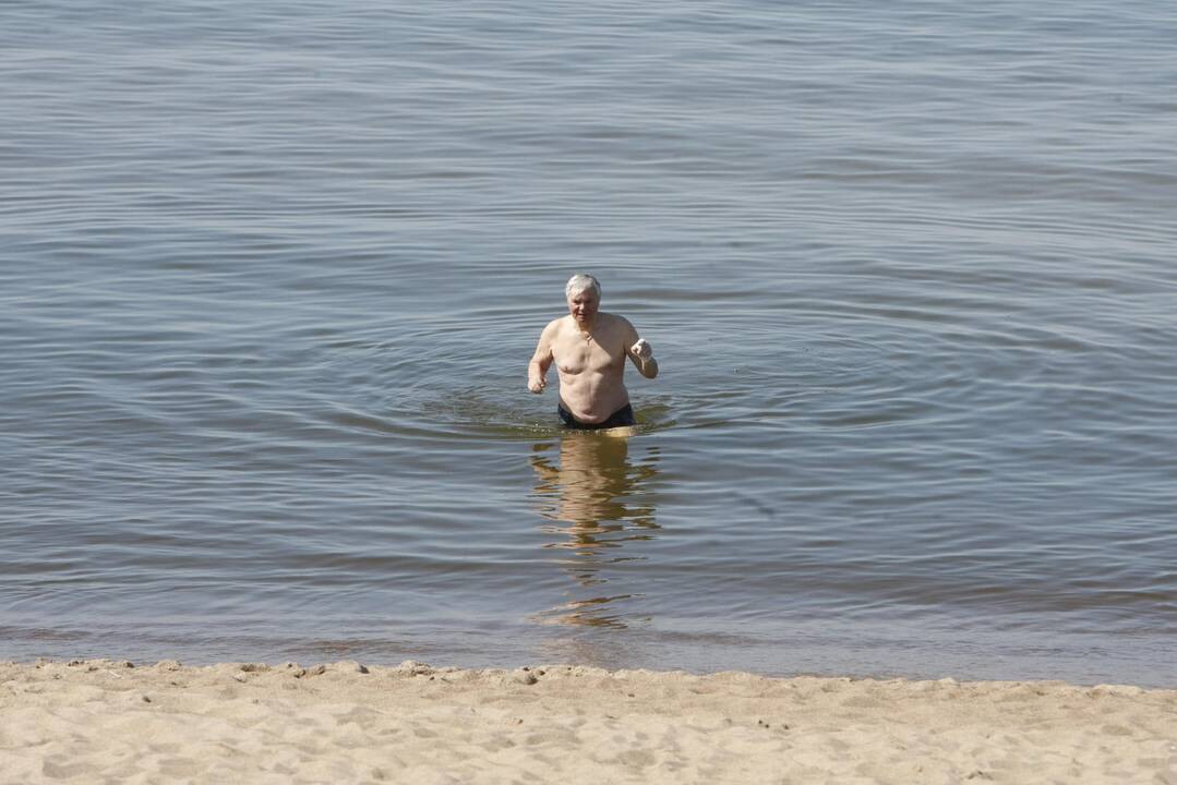 Klaipėdiečiai laiką leido paplūdimyje