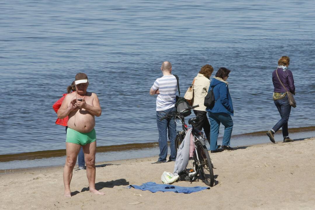 Klaipėdiečiai laiką leido paplūdimyje