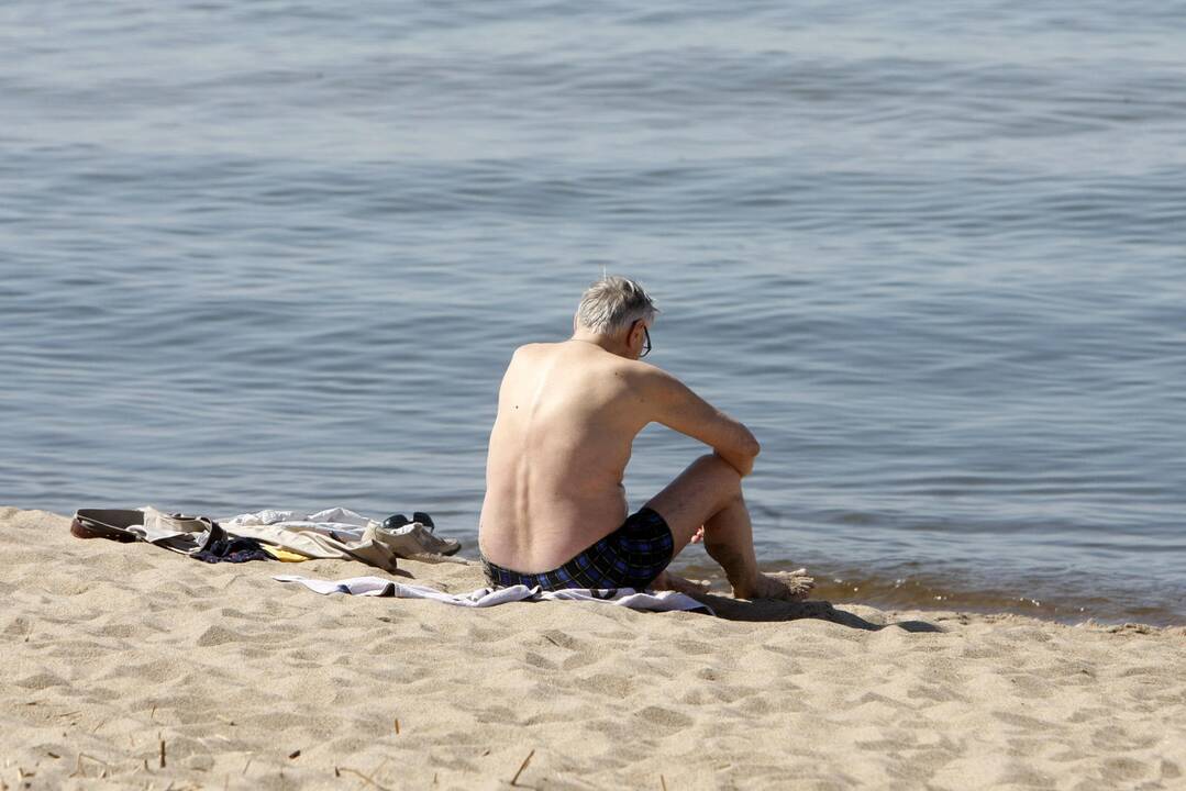 Klaipėdiečiai laiką leido paplūdimyje