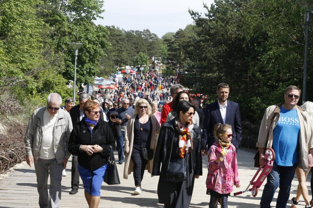 Balandžių paleidimas Palangoje