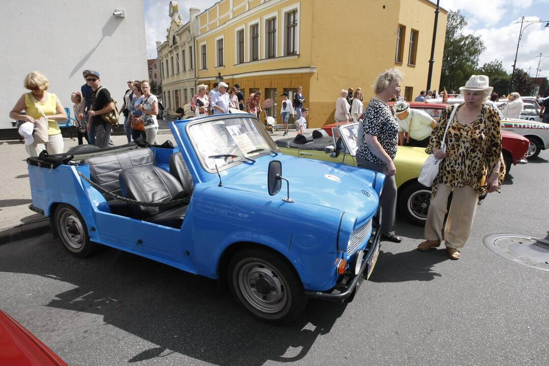 Senovinių automobilių paradas