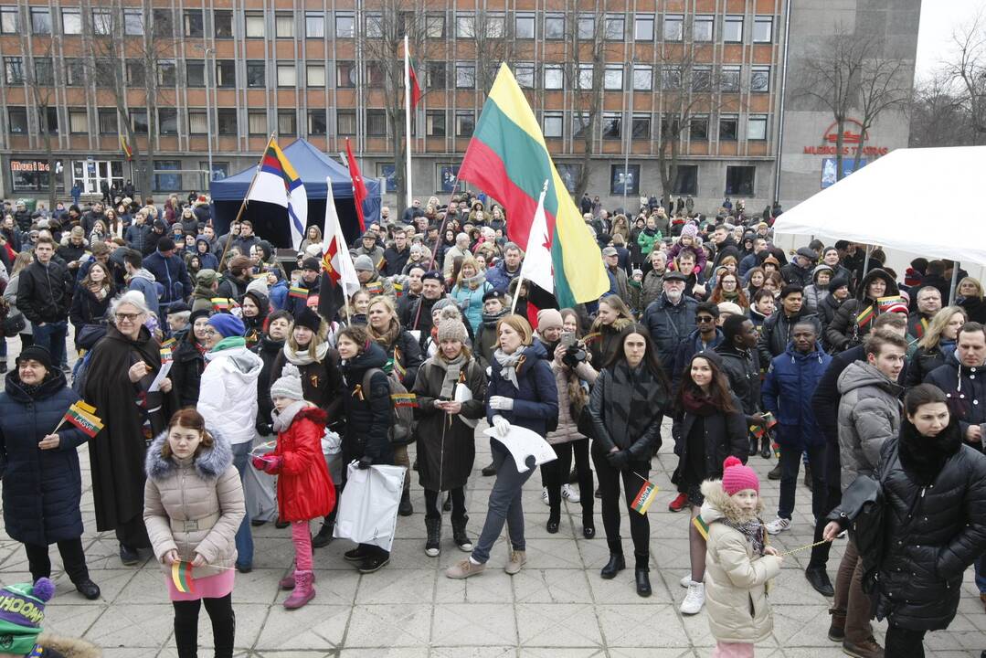 „Tautiška giesmė“ skambėjo įvairiomis kalbomis