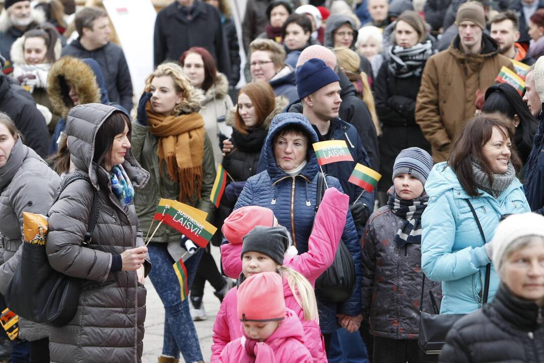 „Tautiška giesmė“ skambėjo įvairiomis kalbomis