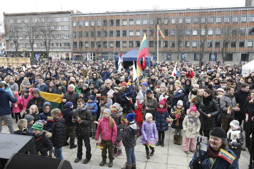 „Tautiška giesmė“ skambėjo įvairiomis kalbomis