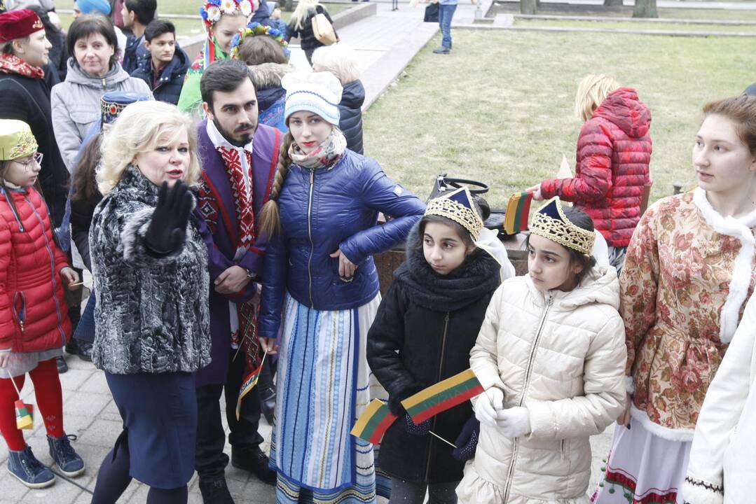 „Tautiška giesmė“ skambėjo įvairiomis kalbomis