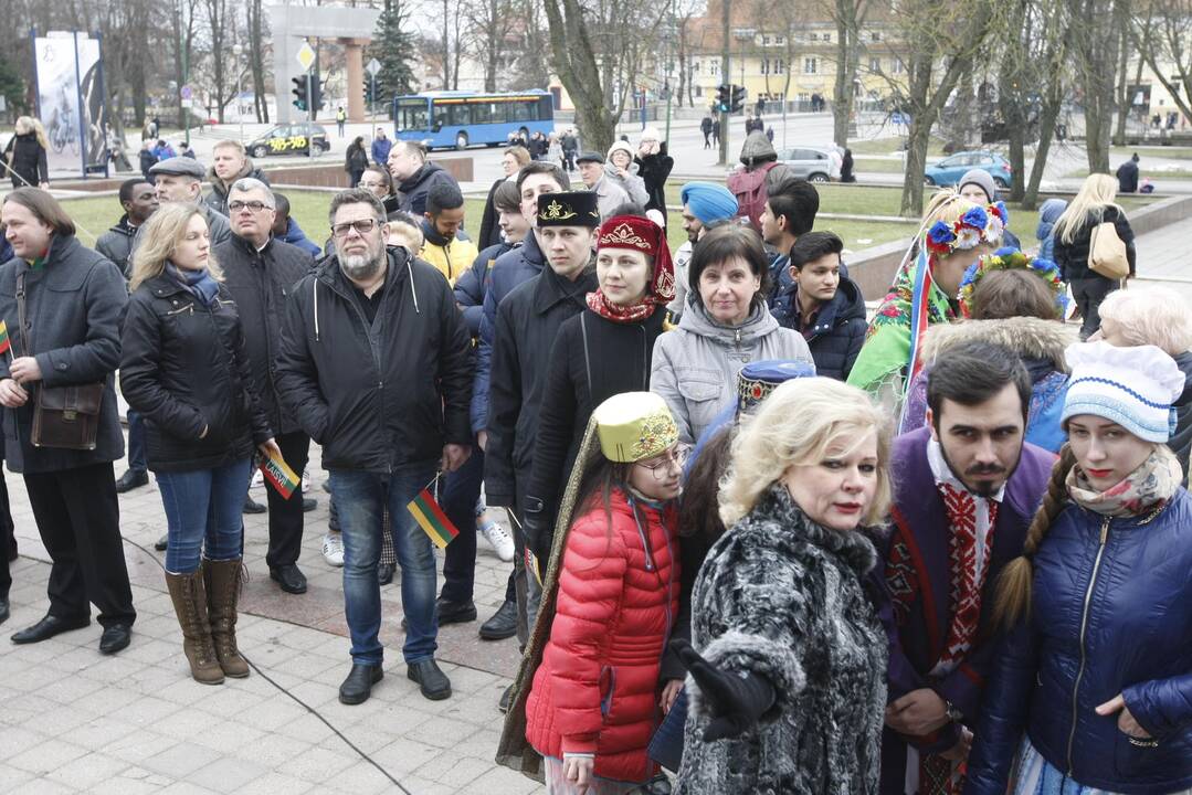 „Tautiška giesmė“ skambėjo įvairiomis kalbomis