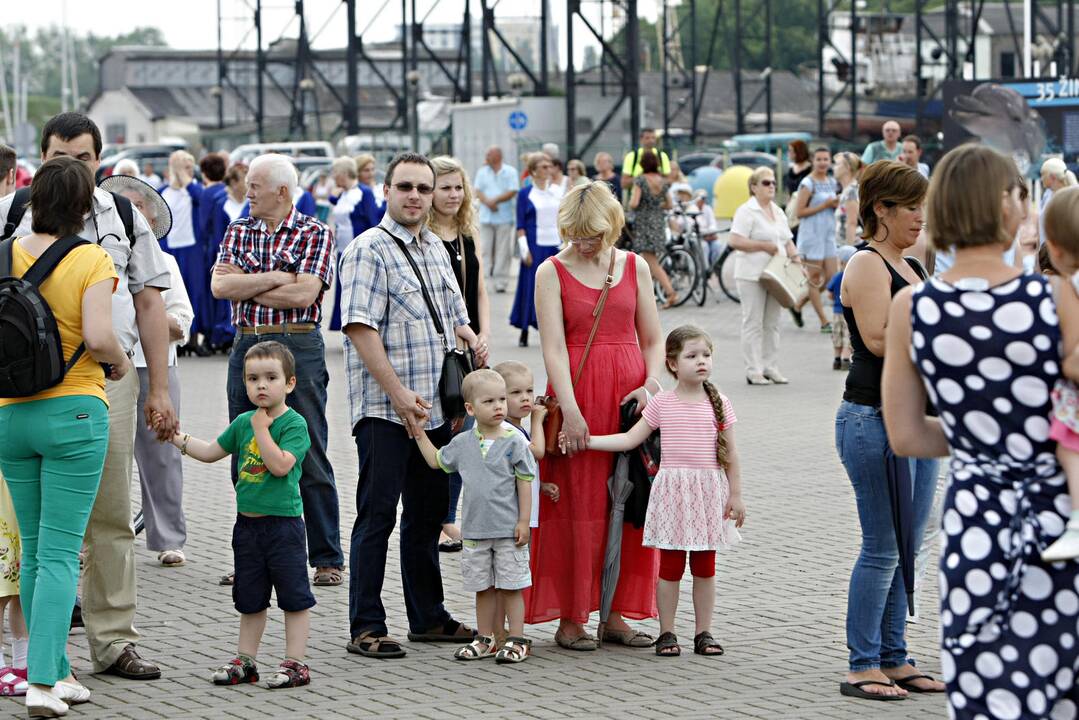 Europos šokių pynė ir vėliavos pakėlimas