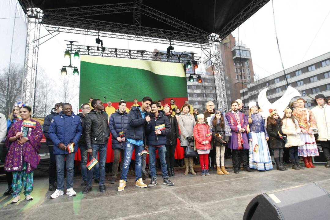 „Tautiška giesmė“ skambėjo įvairiomis kalbomis