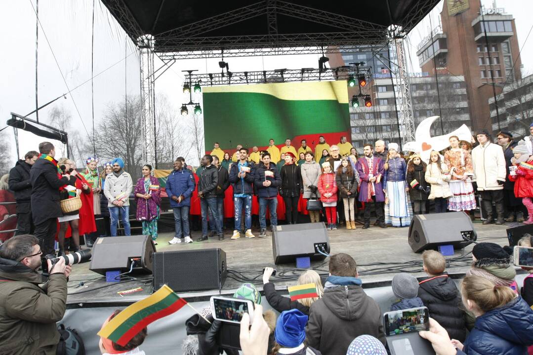 „Tautiška giesmė“ skambėjo įvairiomis kalbomis