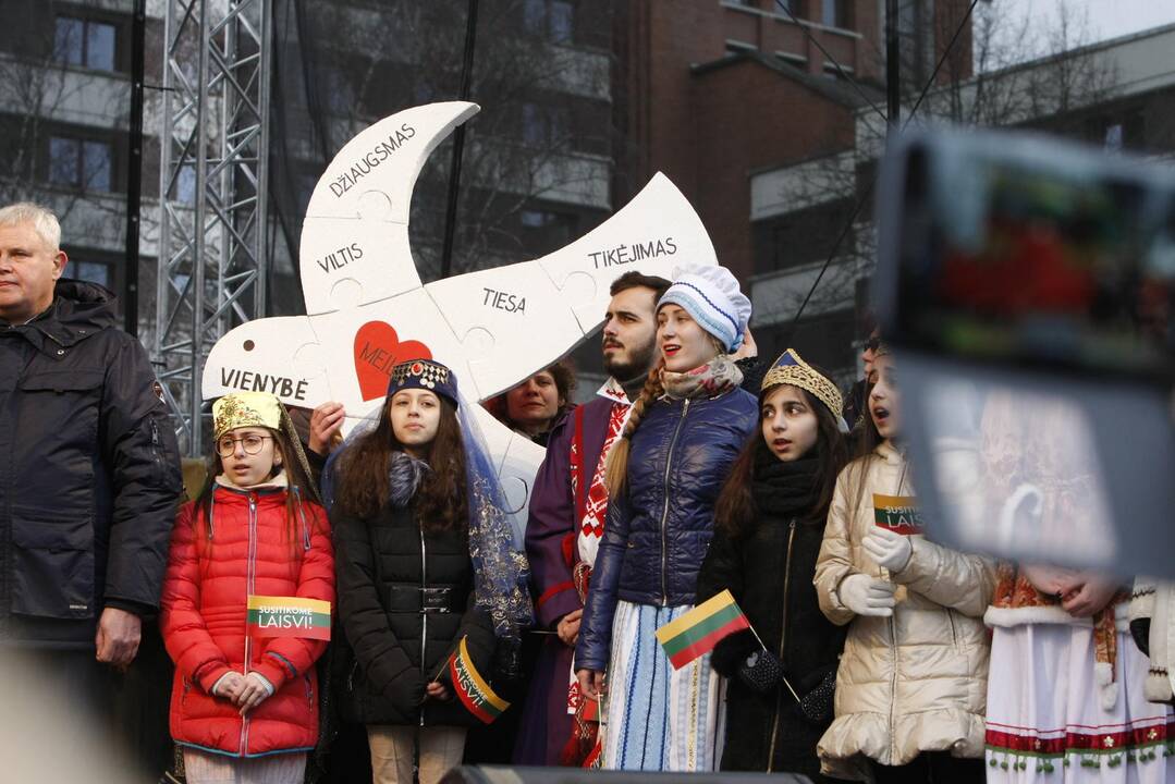 „Tautiška giesmė“ skambėjo įvairiomis kalbomis