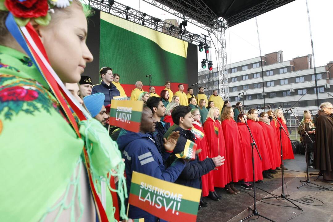 „Tautiška giesmė“ skambėjo įvairiomis kalbomis