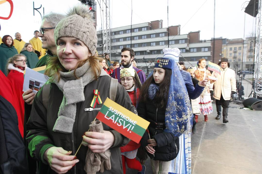 „Tautiška giesmė“ skambėjo įvairiomis kalbomis