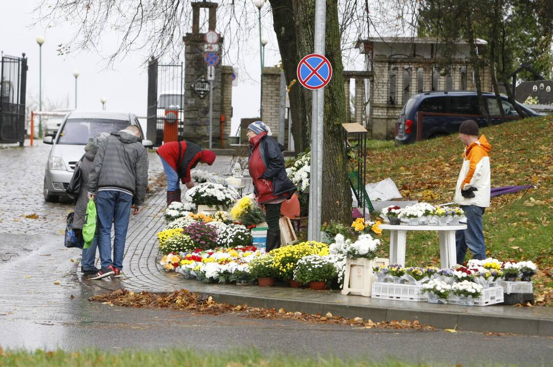 Klaipėdiečiai lankė kapus