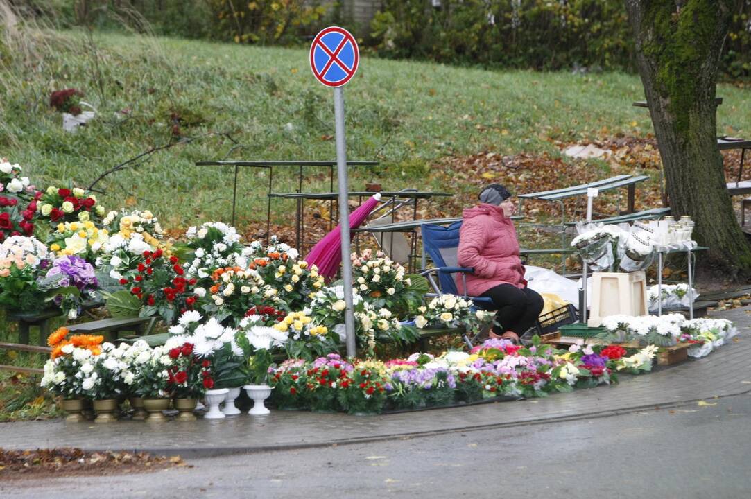 Klaipėdiečiai lankė kapus
