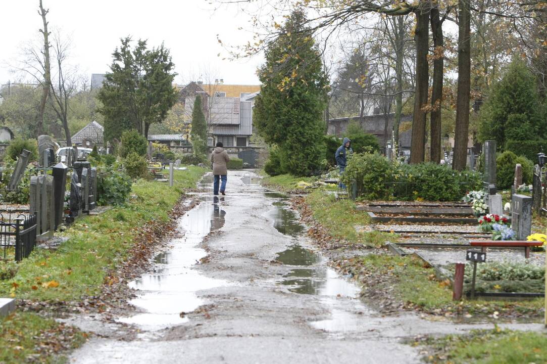Klaipėdiečiai lankė kapus