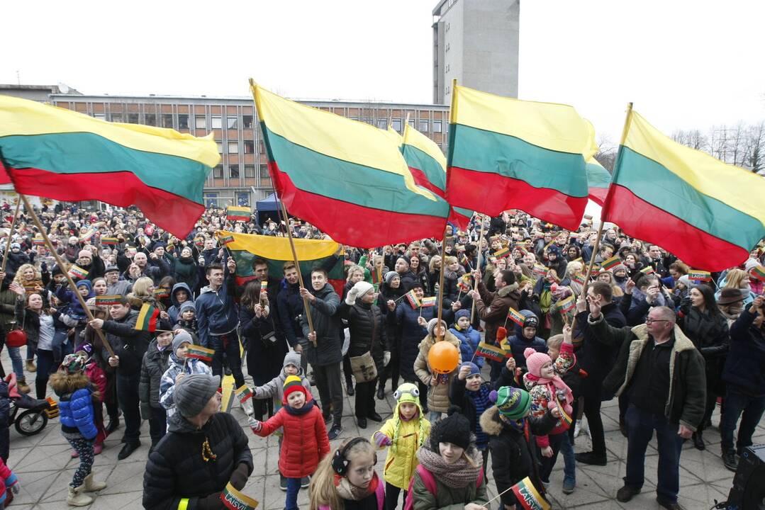 „Tautiška giesmė“ skambėjo įvairiomis kalbomis