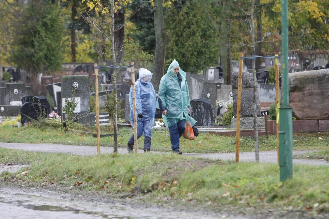 Klaipėdiečiai lankė kapus