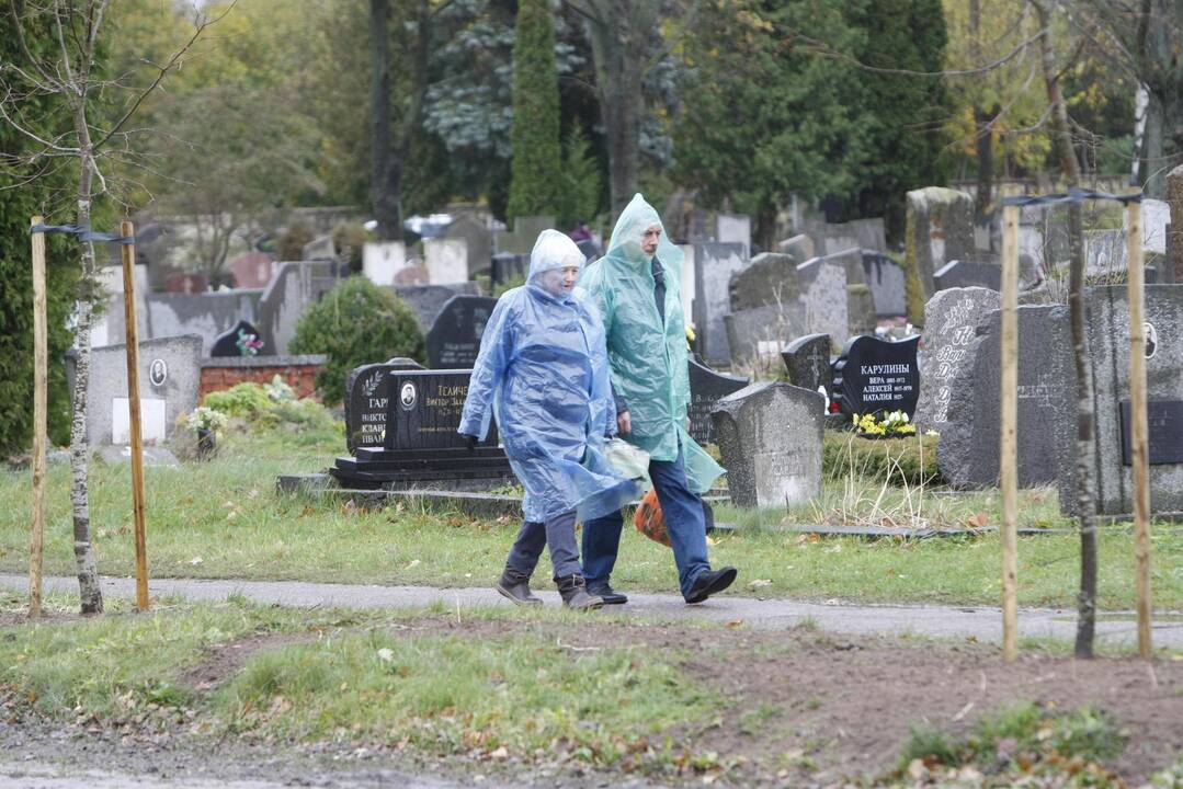 Klaipėdiečiai lankė kapus