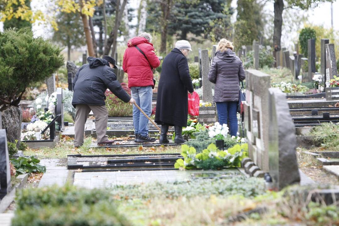 Klaipėdiečiai lankė kapus