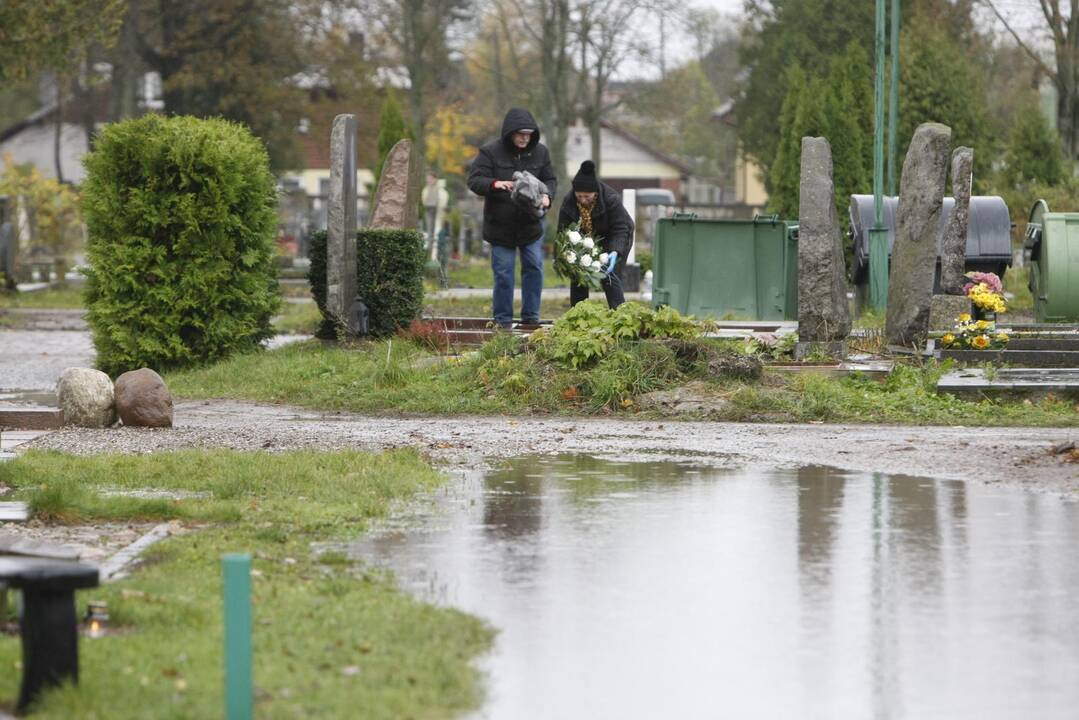 Klaipėdiečiai lankė kapus