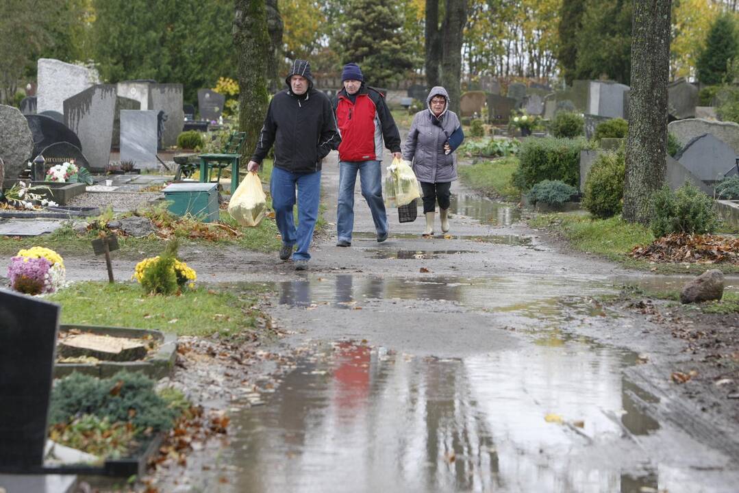 Klaipėdiečiai lankė kapus