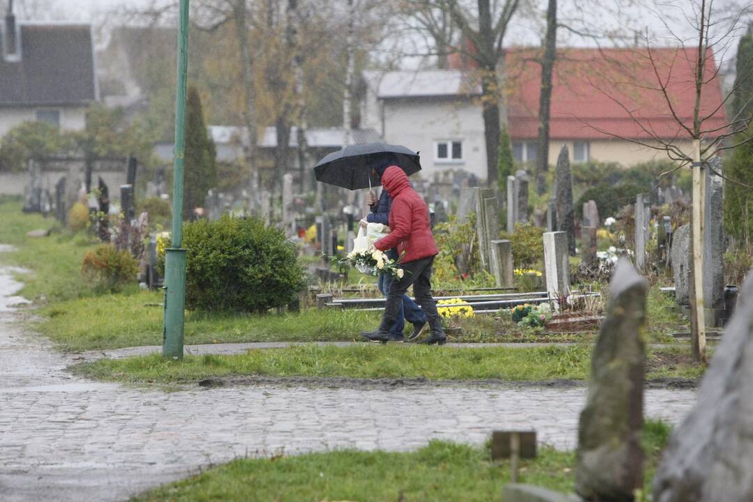 Klaipėdiečiai lankė kapus