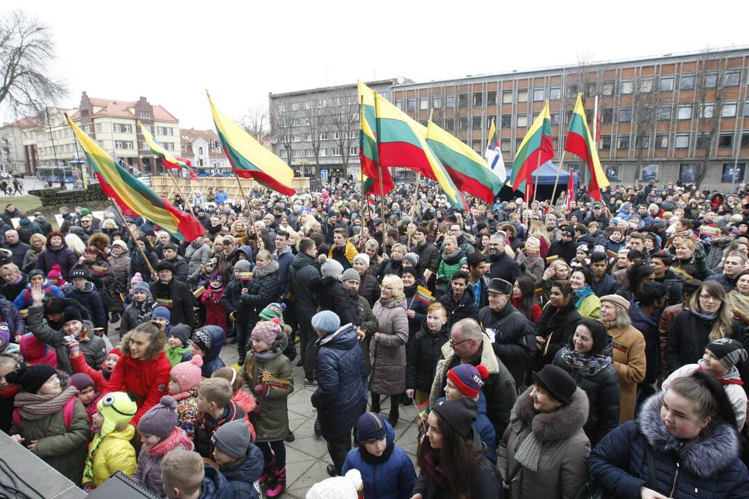 „Tautiška giesmė“ skambėjo įvairiomis kalbomis