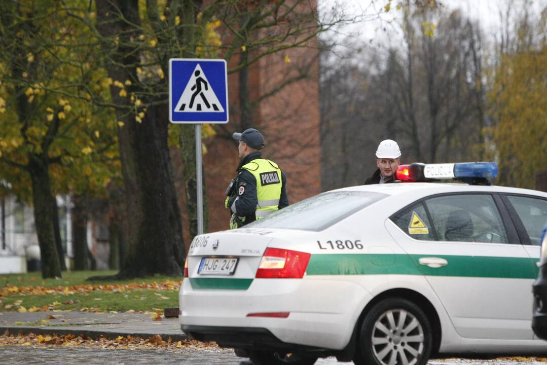 Vėjas nuo rekonstruojamos „Švyturio“ daryklos nuplėšė pastolius
