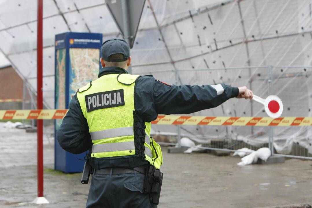 Vėjas nuo rekonstruojamos „Švyturio“ daryklos nuplėšė pastolius