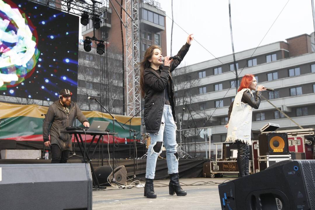 „Tautiška giesmė“ skambėjo įvairiomis kalbomis