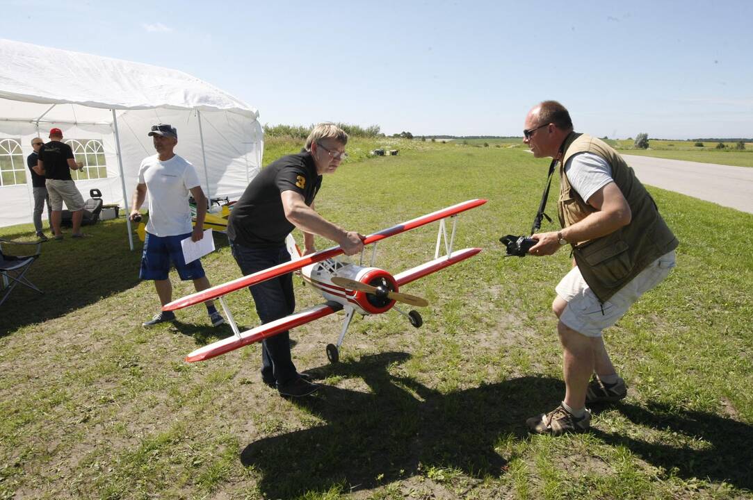 Aviamodelių varžybos Mickuose