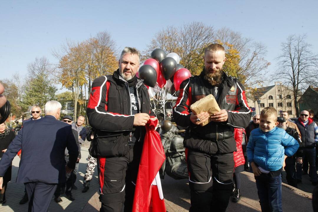 Į Bengaliją motociklininkai išvyko su duona ir lašiniais