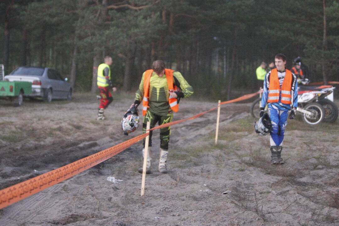 Naktinės keturračių varžybos