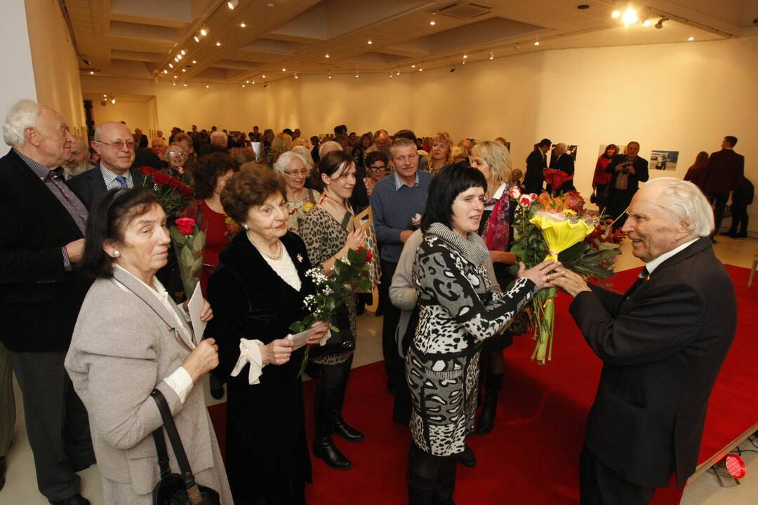 Klaipėdos garbės piliečio regalijų įteikimo Vaclovui Straukui ceremonija