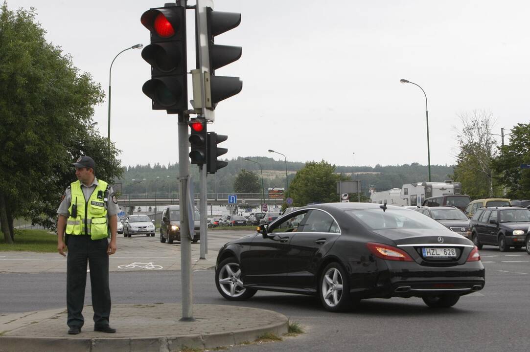 Prie keltų – automobilių spūstys