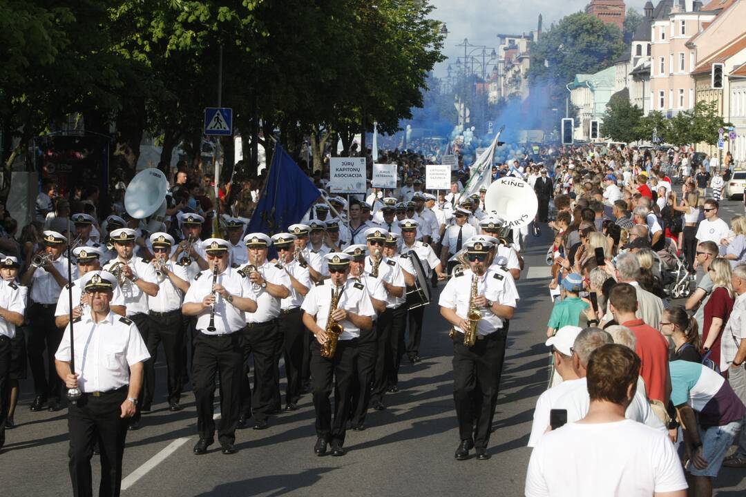Jūros šventės eisena abejingų nepaliko