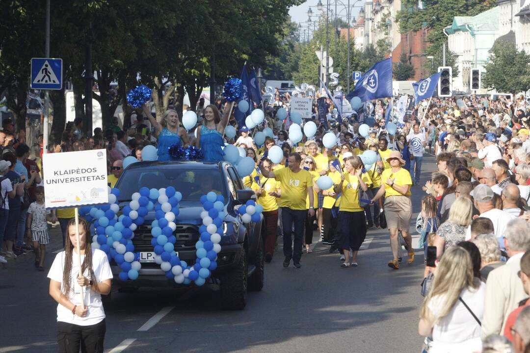 Jūros šventės eisena abejingų nepaliko