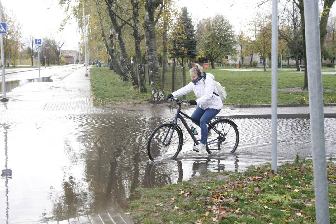 Uostamiestis vėl skęsta: smarkiai užlieta Liepų gatvė